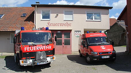 Feuerwehrhaus und -fahrzeuge Rödelmaier